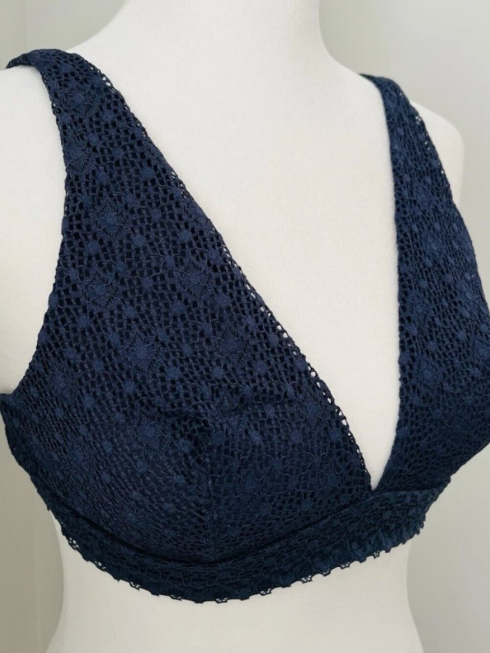 NWT Lace Triangle Plunge Bralette - Navy - Size Small